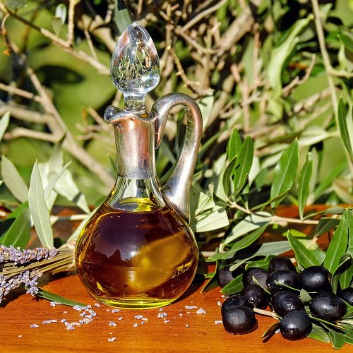 Huile d'olive dans une oliveraie